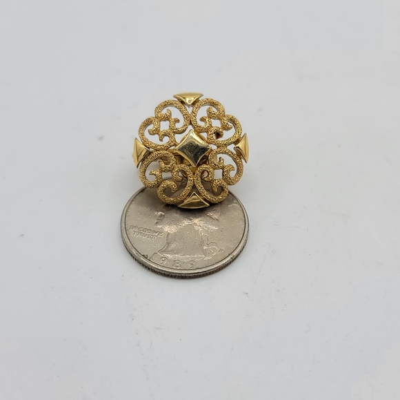 Avon Precious Pretenders Clip On Earrings Textured Filigree Scrollwork 70s Vtg - Picture 9 of 10